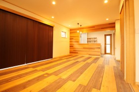 離れのような部屋がある家の写真8