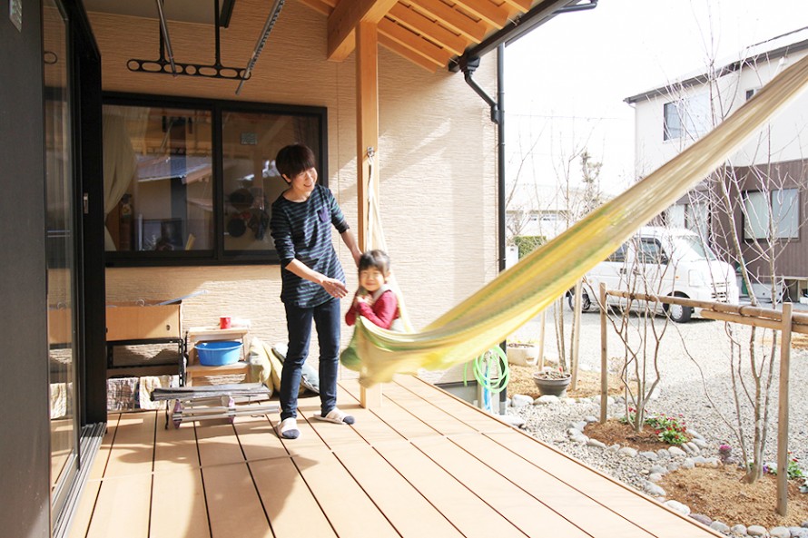 アウトドア派のご夫婦が建てた薪ストーブの家の写真2