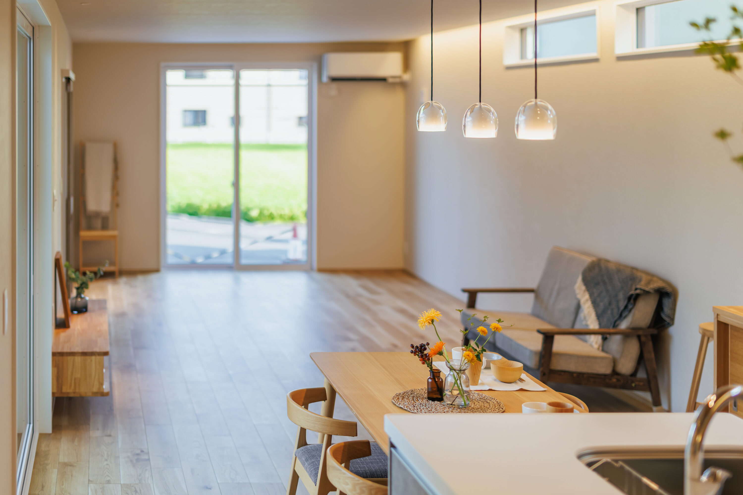 三角屋根がかわいいナチュラルウッディーなお家の写真4