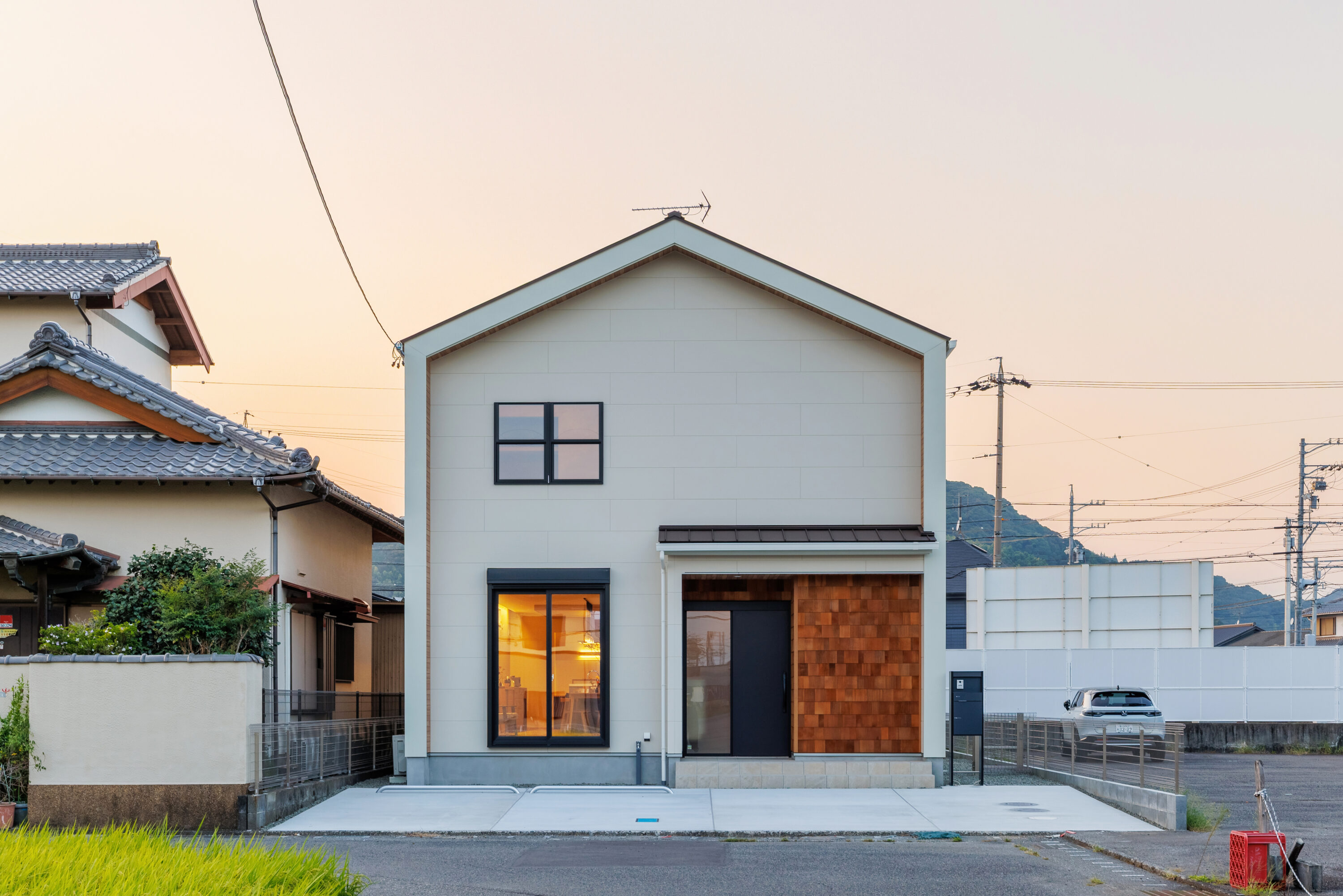 三角屋根がかわいいナチュラルウッディーなお家の写真2