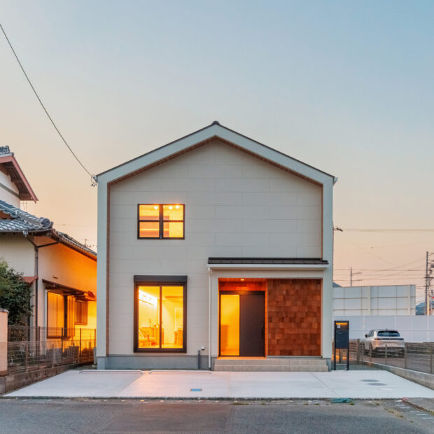 三角屋根がかわいいナチュラルウッディーなお家